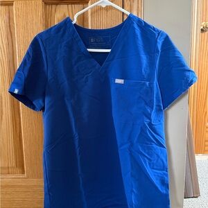 Figs Women's Vivid Blue Short Sleeve Tee With S/P Straight Leg Pants.